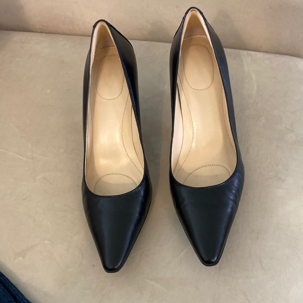 Calvin Klein black leather pumps size 6